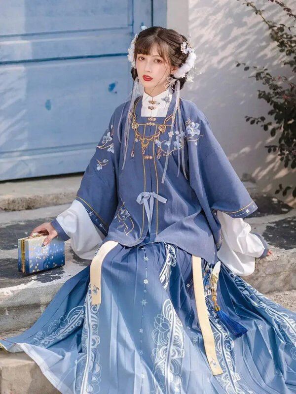 Yuxue Fragrance, Ming-Dynasty short shirt pleated skirt aligned with waist